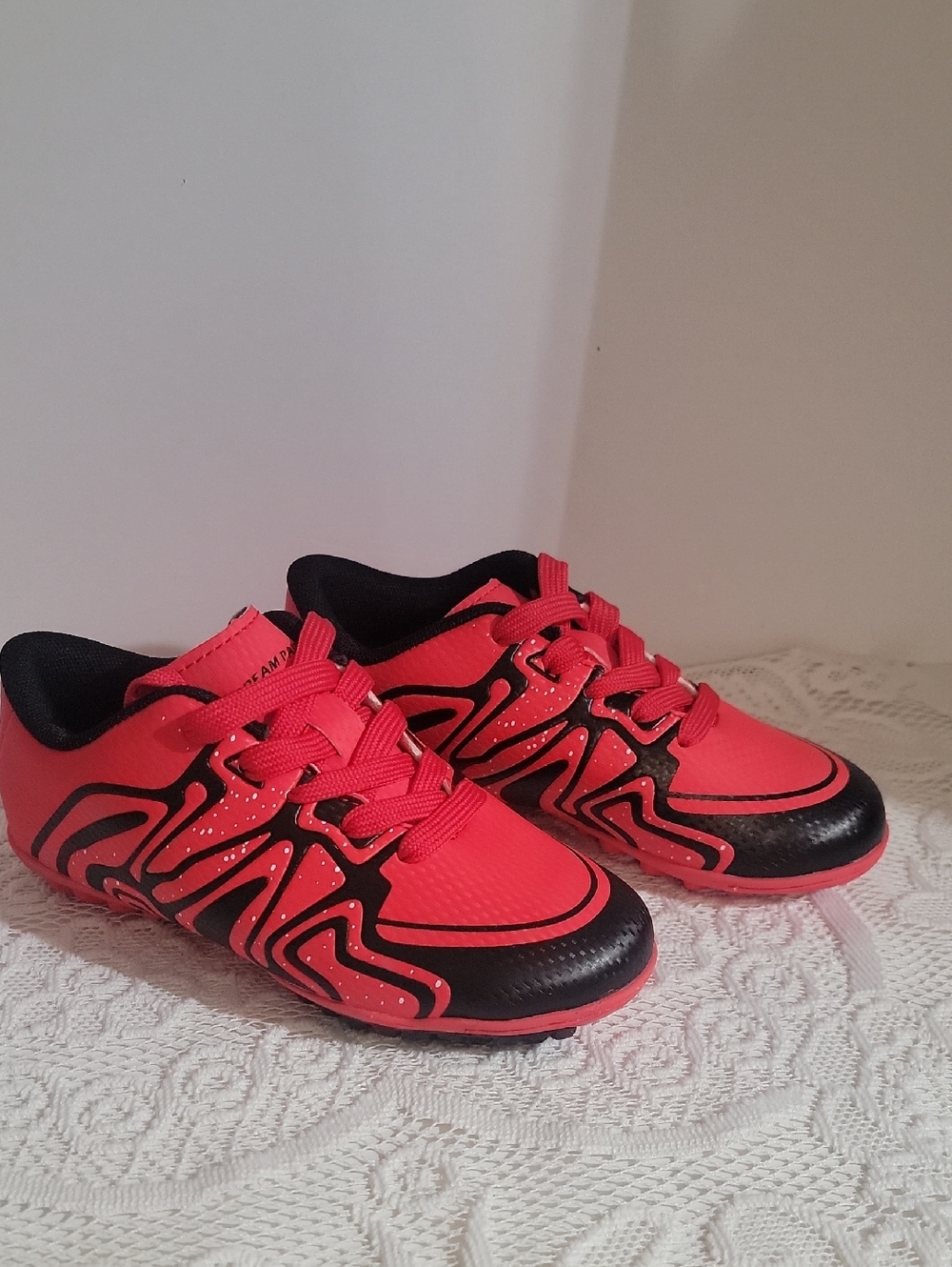 Kids Dream Pairs Neon Pink and Black Soccer Cleats Size 11